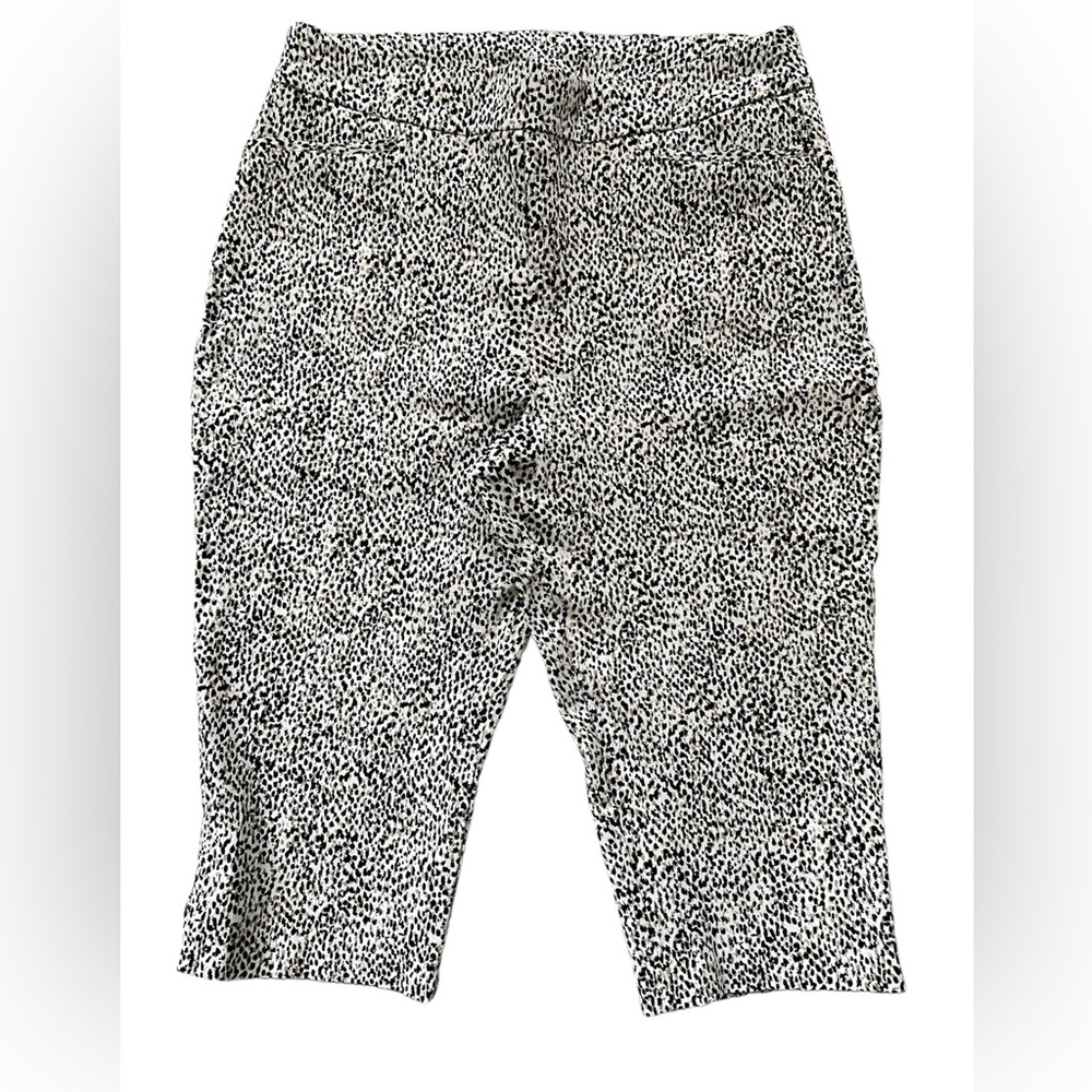 CHICOS BERMUDA PULL ON TUMMY CONTROL SHORTS SZ 2 (12,Lg)